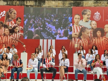 Chivas Femenil recibió homenaje en Palacio de Gobierno de Jalisco por su campeonato
