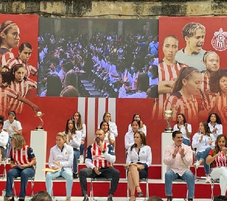 Chivas Femenil recibió homenaje en Palacio de Gobierno de Jalisco por su campeonato