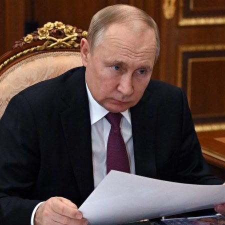 Putin firma ley para arropar a ucranianos – El Occidental