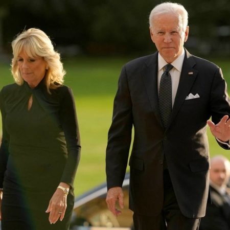 Biden rinde respeto a Isabel II desde uno de los balcones de Westminster – El Occidental