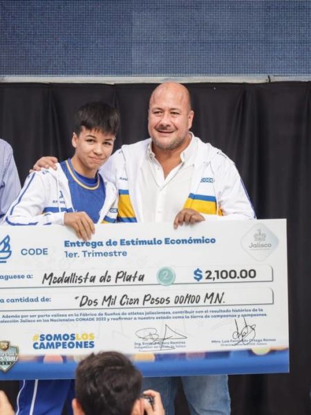 Deportistas campeones de Jalisco reciben premio en Selva Mágica