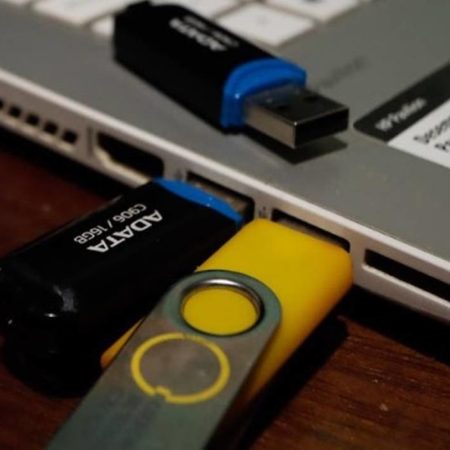El enemigo está en casa: memorias USB abren la puerta a hackers – El Occidental