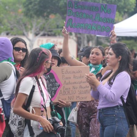 Feministas radicales marcharon en favor del aborto – El Occidental