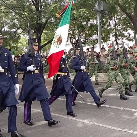 Inicia el Desfile Conmemorativo del 212 Aniversario de la Independencia