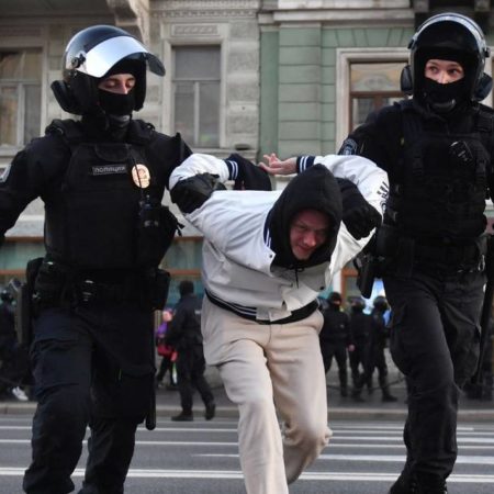 Más de 680 detenidos en nuevas protestas contra la movilización reservista de Rusia – El Occidental