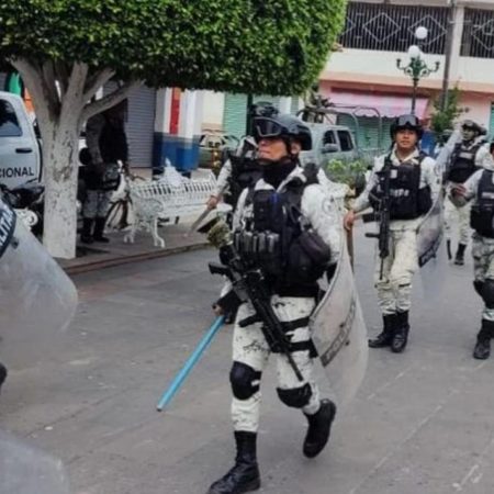 Militares resguardan alcaldía de Aguililla – El Occidental