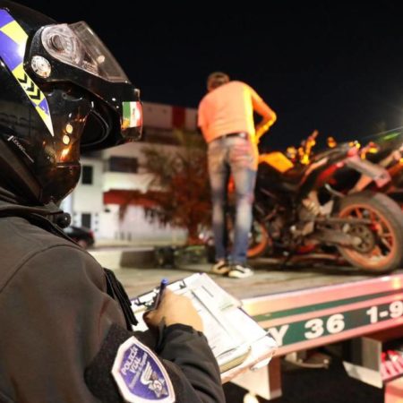Motociclistas abonan a noche de caos; se enfrentan a policías viales y son detenidos – El Occidental