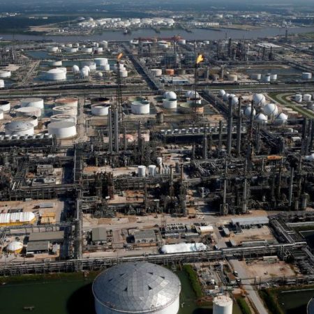 Operaciones en refinerías en EU, incluida Deer Park, arrancarán hasta enero – El Occidental