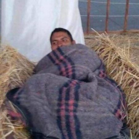 Indigente dormido en pesebre, uno de los 10 momentos que nos mantienen humildes como tapatíos – El Occidental