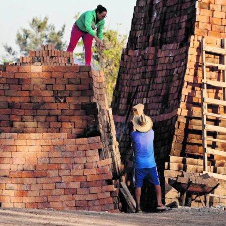 Subsidian a ladrilleros: Apagan hornos para no contaminar – El Occidental