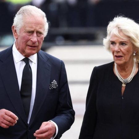 El Palacio de Buckingham revela el nuevo emblema de la coronación de Carlos III – El Occidental