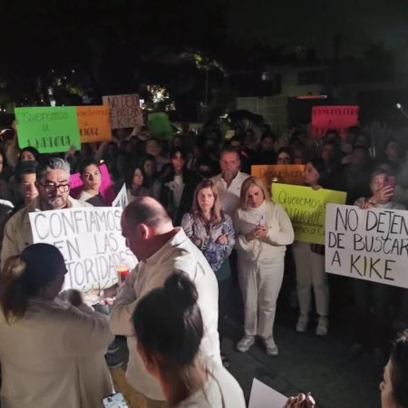 En una marcha silenciosa, se manifiestan en Casa Jalisco por la localización de Kike – El Occidental