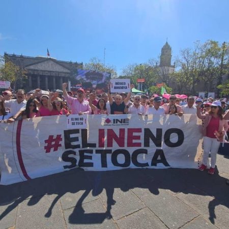 Priistas se sumaron a la concentración en defensa del INE – El Occidental
