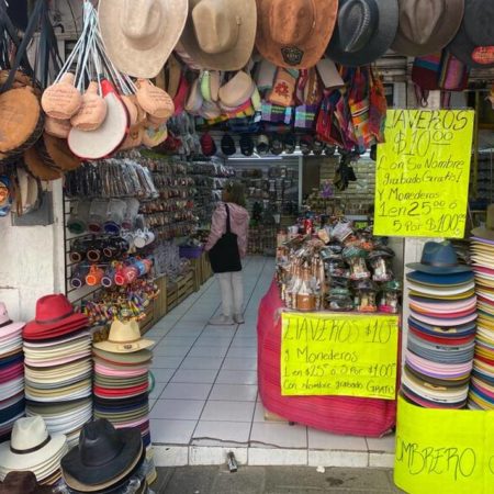 Turistas pagan hasta 150 pesos por sombreros en Guadalajara para completar su outfit de viaje – El Occidental
