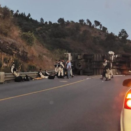 Vuelca camioneta de la Guardia Nacional en carretera de Tuxtla – El Occidental