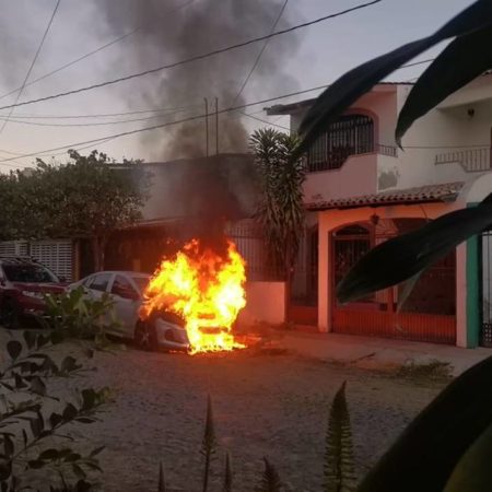 Incendian vehículo en Villa de Álvarez, Colima – El Occidental