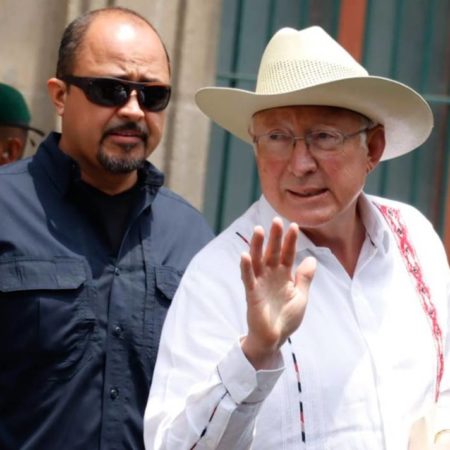 AMLO y Ken Salazar se reúnen en Palacio Nacional en medio de tensiones por espionaje de la DEA – El Occidental