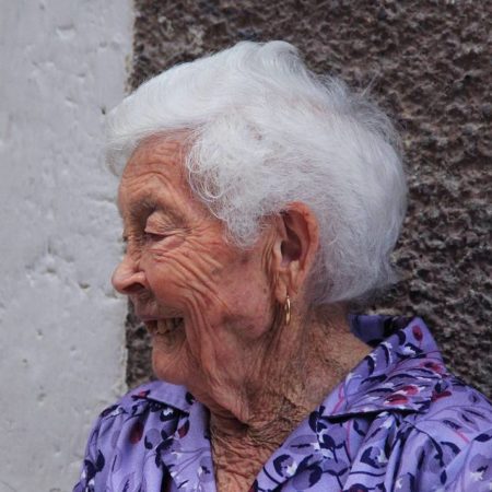 ¡Qué gesto tan extraordinario! Internautas ayudan a una abuelita a saldar sus deudas [Video] – El Occidental