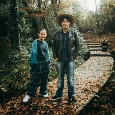 Saltan de las redes a las giras internacionales: el dueto francés Isaac y Nora estrena su primer disco – El Occidental